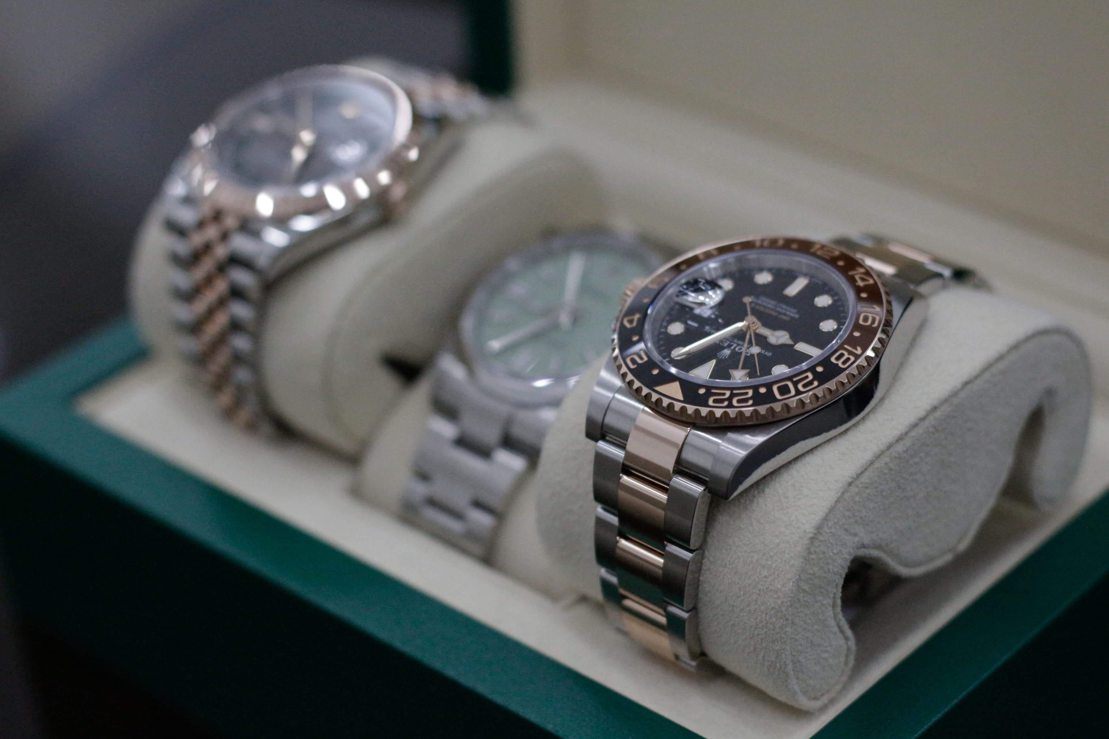 Customer selling diamond jewelry