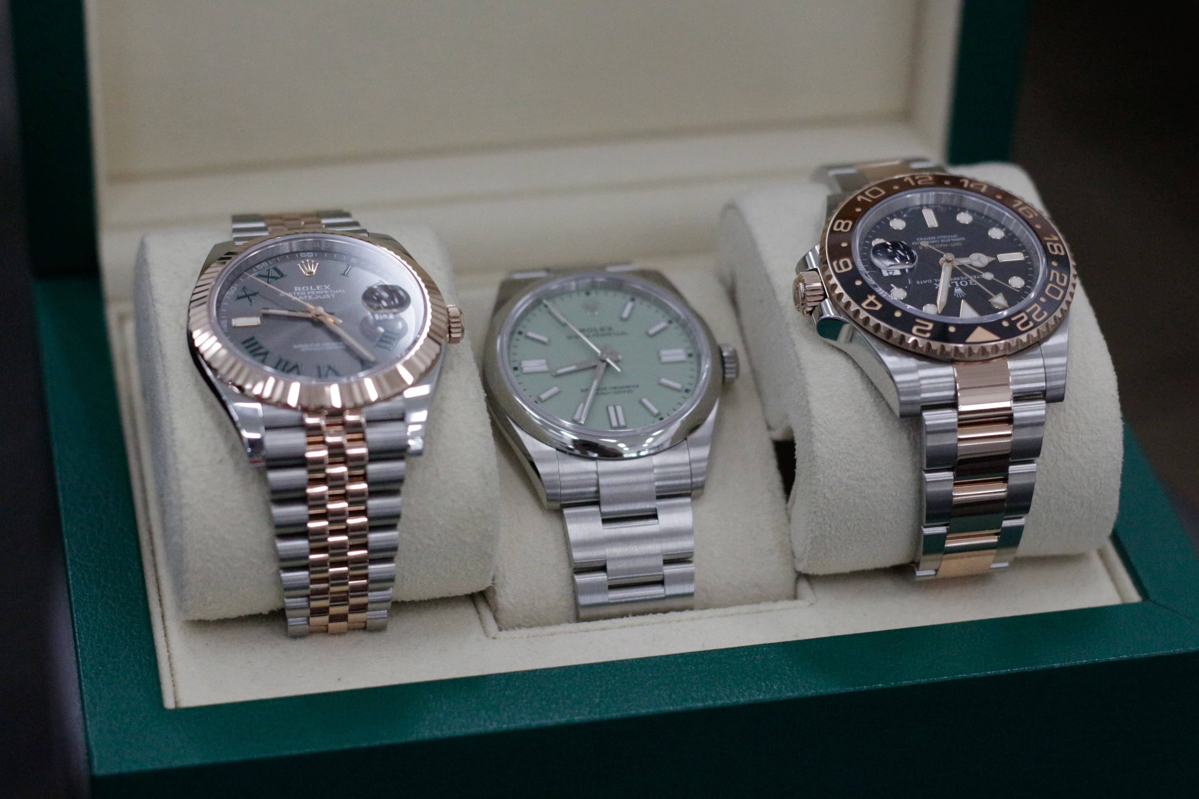 Gold and diamond rings being appraised